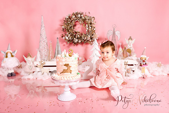 christmas in pink smash the cake photography london