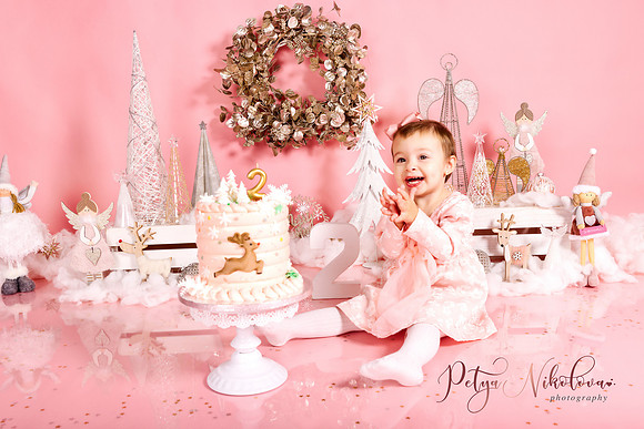 christmas in pink smash the cake studio photography woodford