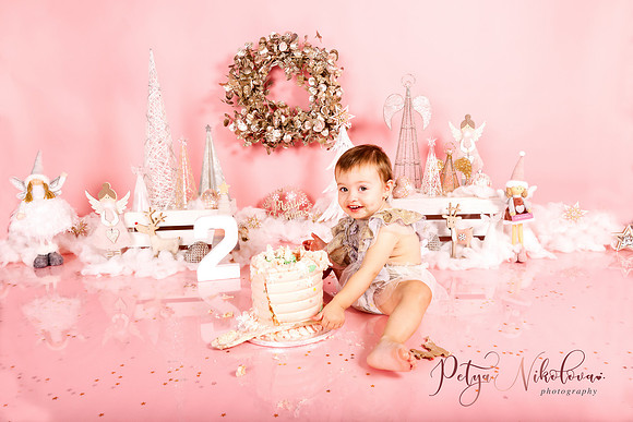 christmas in pink smash the cake kids photographer woodford