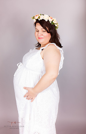 o maternity studio portraits woodford green